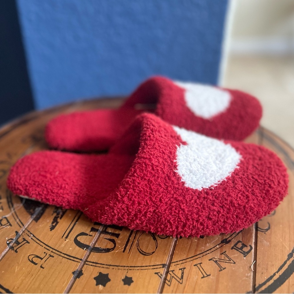 Pottery Barn Cozy Red Slippers with  White Hearts Size 7/8